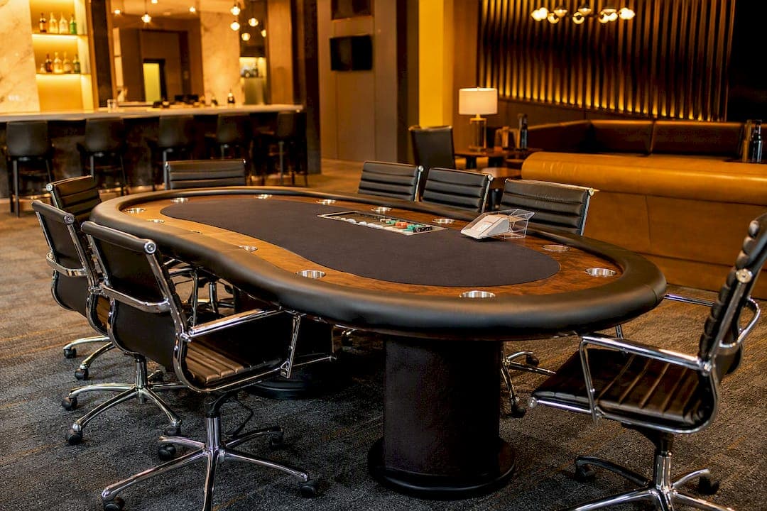 How Many Players Fit in a Poker Room? A Capacity Planner